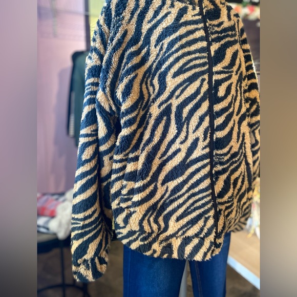 Zebra Print Jacket - Picture 4 of 4